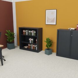 Armoire à rideaux anthracite Série Plus H120 L120 dans un bureau moderne, accompagnée d'étagères et de plantes décoratives.
