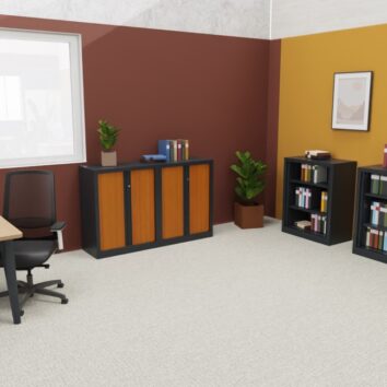 Armoire Rideaux SÉRIE PLUS anthracite et merisier, H100 L80, dans un bureau moderne avec plantes et étagères colorées.