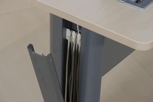 rangement de cables sur un bureau