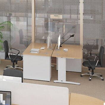 Bureau moderne avec caisson porteur, bois clair et blanc, pour espace de travail, vue en perspective.