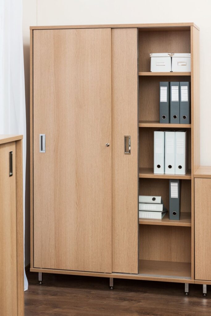 Les 4 raisons pour acheter une armoire de bureau