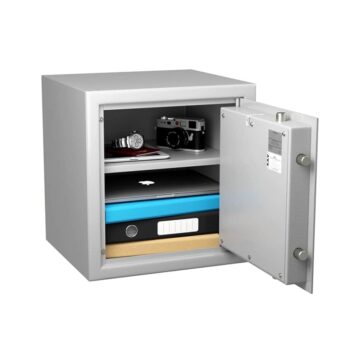 Coffre-fort anti-feu norme DIN 4102, classe S2 - MB 40, avec porte ouverte, contenant appareils et documents sécurisés.