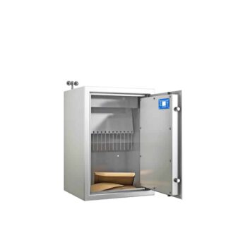 Coffre-fort de dépôt SE 900 ouvert avec des documents à l'intérieur, couleur grise, sécurisé pour stocker des objets de valeur.