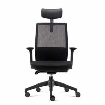 Siège de bureau opérateur OneConfort, design ergonomique, dossier en maille noire, appuie-tête ajustable.