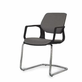Chaise visiteur PRO SATELLITE, design moderne, structure en métal chromé, assise et dossier rembourrés gris.