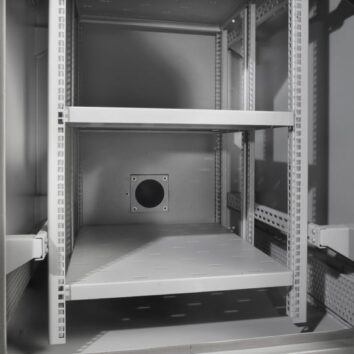 Coffre-fort SV0535G4E, intérieur spacieux avec étagères réglables, coloris gris, idéal pour stockage sécurisé au bureau ou atelier, angle de vue frontal détaillé.
