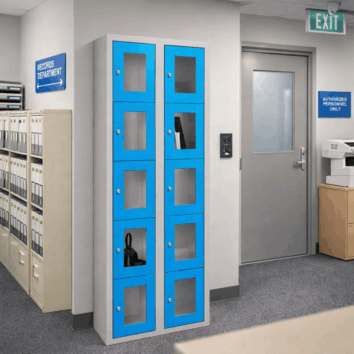 Vestiaire multicases bleu avec 10 casiers en plexiglas. Pratique pour le rangement sécurisé et visible.