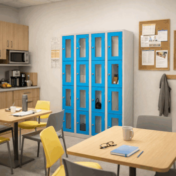 Vestiaire multicases bleu avec 16 casiers en plexiglass, idéal pour le rangement sécurisé au bureau.