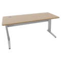 Bureau droit de la gamme Ligne PLUS, dimensions 120x80 cm, avec plateau en bois clair et pieds métalliques modernes.