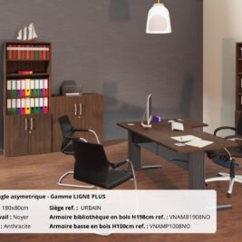 Bureau d'angle asymétrique de la gamme Ligne PLUS en noyer et anthracite, avec mobilier de bureau.