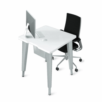 Bureau hauteur réglable 80x80 de la gamme Ligne ÉLÉGANCE, avec chaise noire et ordinateur sur le dessus.