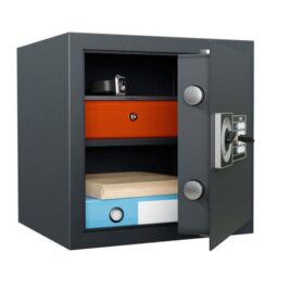 Petit coffre-fort de sécurité discret HES 50 avec serrure à code, semi-ouvert, contenant des objets.