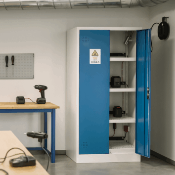 Armoire ECO pour le stockage et la recharge de Batterie Lithium-ion - équipement complet - Trionyx - ambiance simple