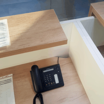 Passage des câbles - Banque d'accueil avec accès PMR - Gamme Horizon