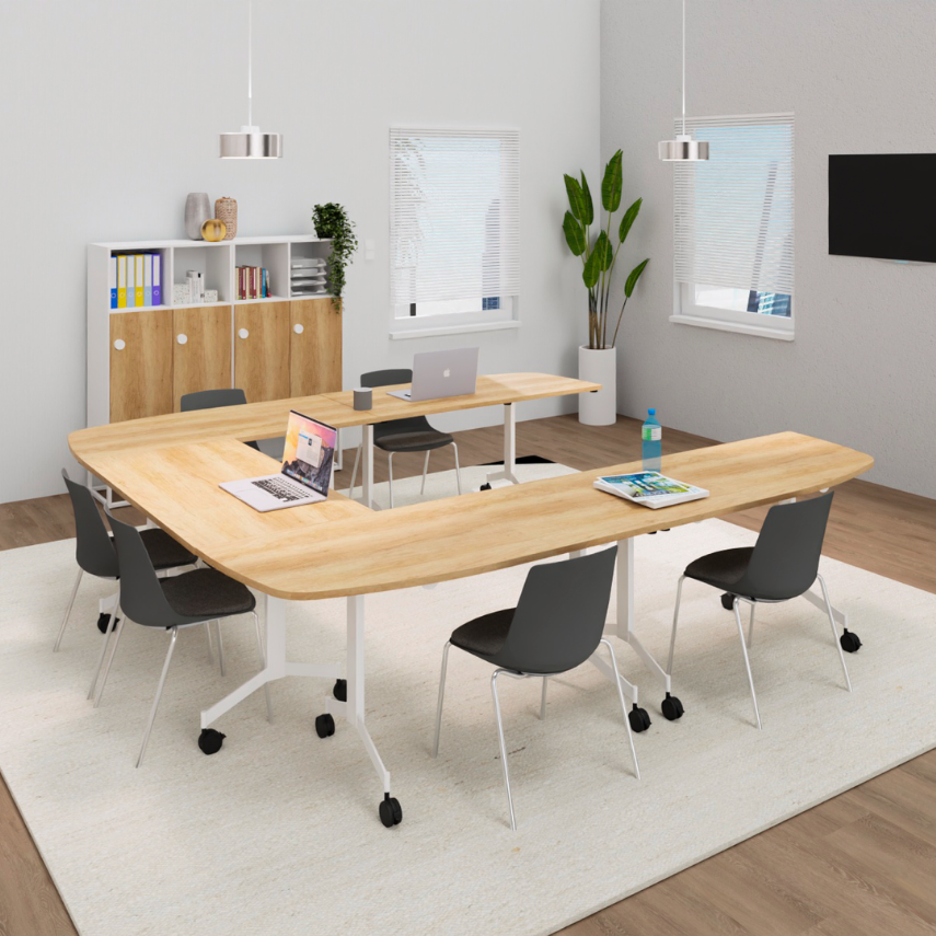 Table de réunion en U – 810 personnes – composée de 5 tables abattantes - Gamme Alba - Ambiance simple Table de réunion en U – 810 personnes – composée de 5 tables abattantes - Gamme Alba - Ambiance simple