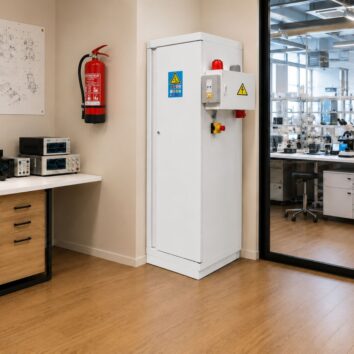 Armoire de sécurité pour BATTERIES LITHIUM 90 MIN - 1 porte avec pack alarme VIG190 et système triphasé + extincteur automatique - TRIONYX