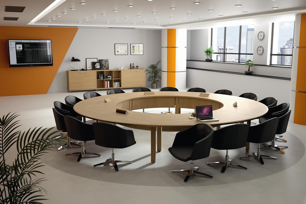 Grande salle de réunion avec table ronde et fauteuils, aménagement professionnel ArmoirePLUS