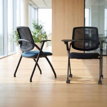 Chaise de réunion pliante NOMADE - dossier résille - accotoirs inclus - fixe ou roulettes